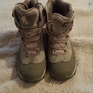 Columbia  snow boots
